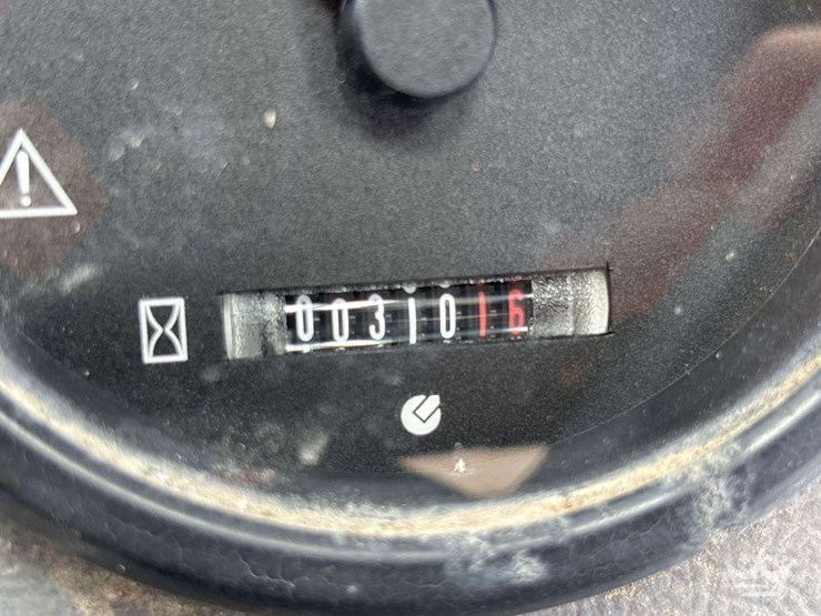 2014-madvac-lr50-ride-on-litter-vacuum-image-17
