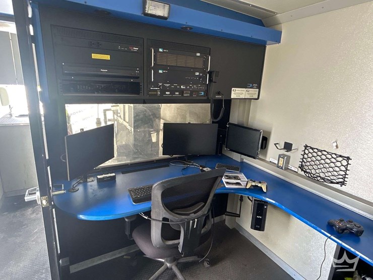 2015-ford-f550-image-21