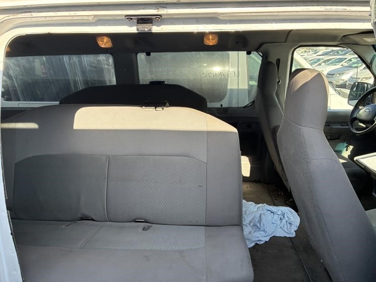 2013-ford-e350-sd-image-11