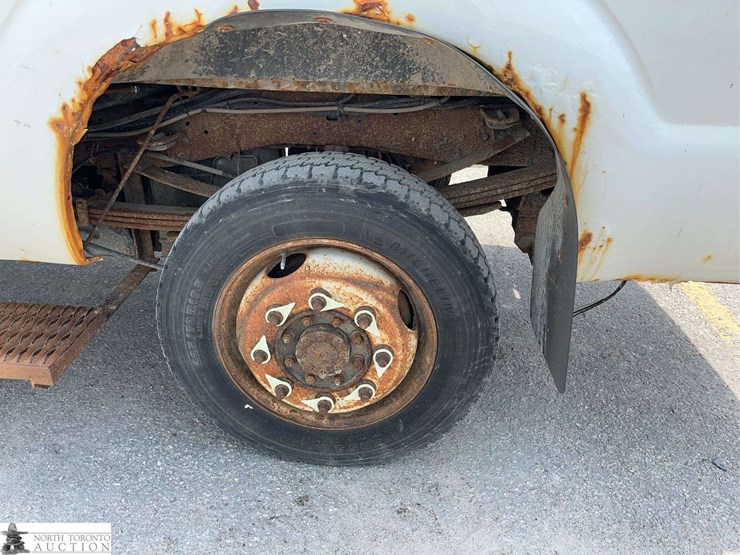 2013-ford-f350-image-23