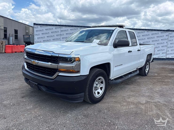 2018-chevrolet-silverado-1500-image-1