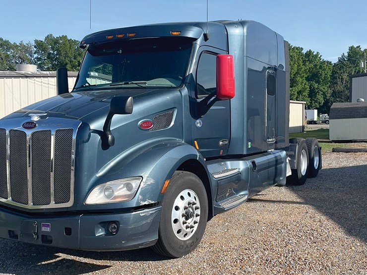 2019-peterbilt-579-image-1