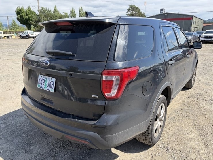 2016-ford-explorer-image-4