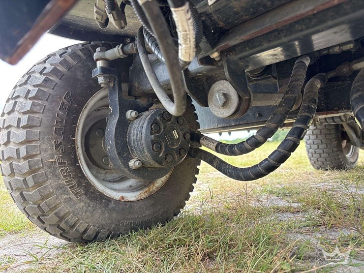 2019-madvac-lr50-ride-on-litter-vacuum-image-37