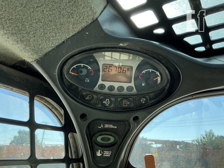 2014-bobcat-s650-image-16