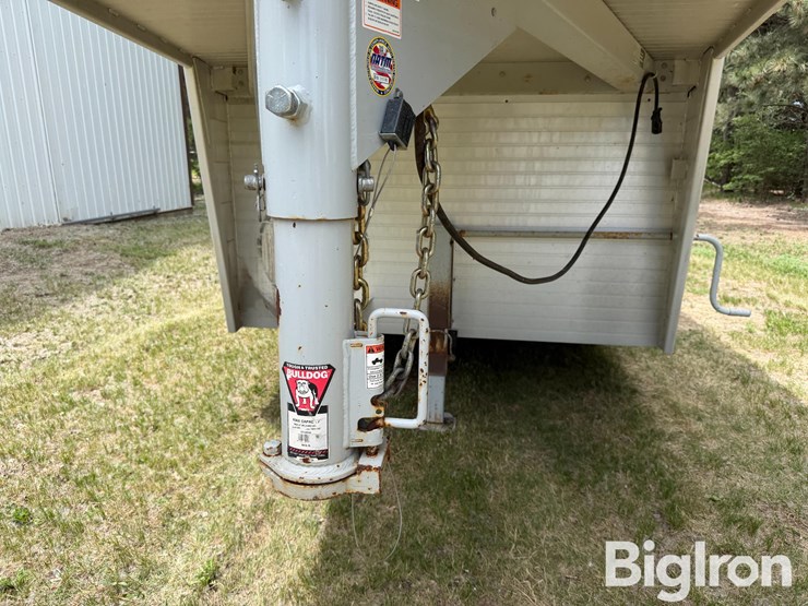 2020-hillsboro-32'-tri/a-aluminum-livestock-trailer-image-11