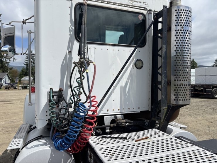 2004-kenworth-t800-image-17