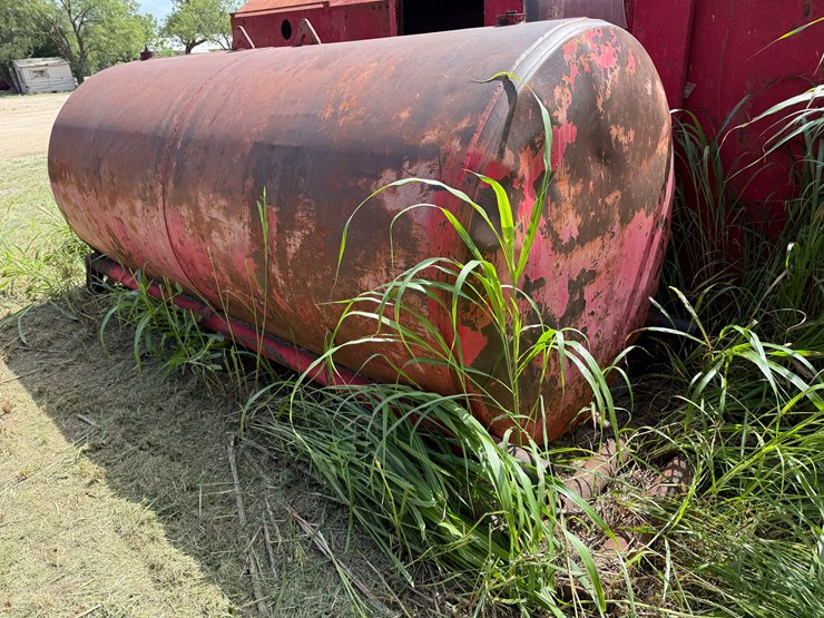 2,700-gallon-fuel-tank-skidded-12.5’l-x-6’dia-image-2
