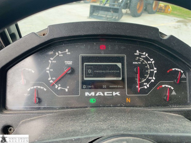 2018-mack-lr633-t/a-refuse-truck-image-10