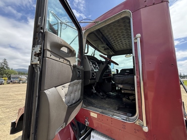 2010-kenworth-t800-image-25