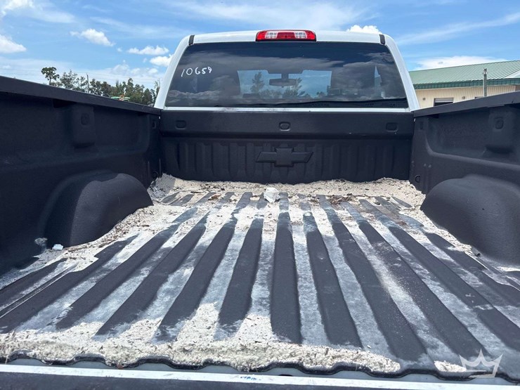 2018-chevrolet-silverado-1500-image-19