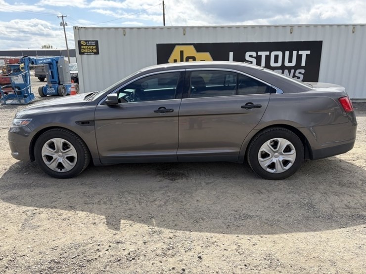 2017-ford-taurus-awd-sedan-image-7