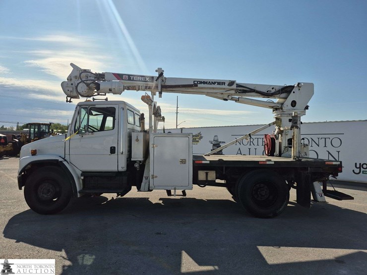 2002-freightliner-fl80-image-8