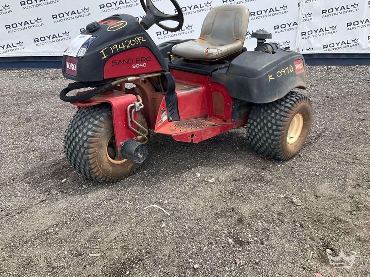 2015-toro-sand-pro-3040-bunker-rake-image-1