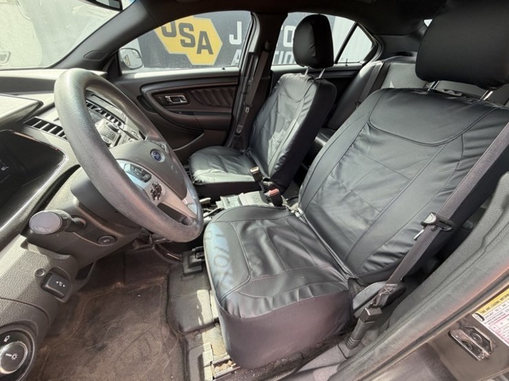 2017-ford-taurus-awd-sedan-image-25