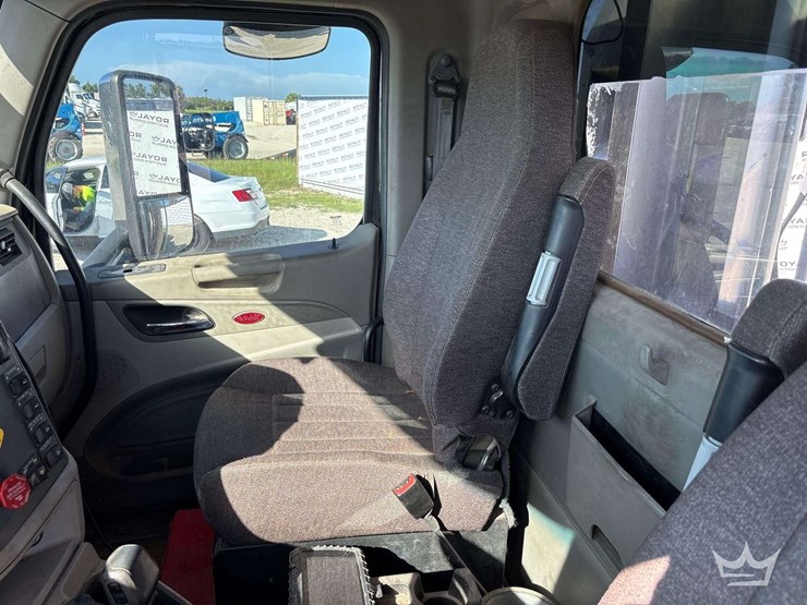 2018-peterbilt-579-image-37