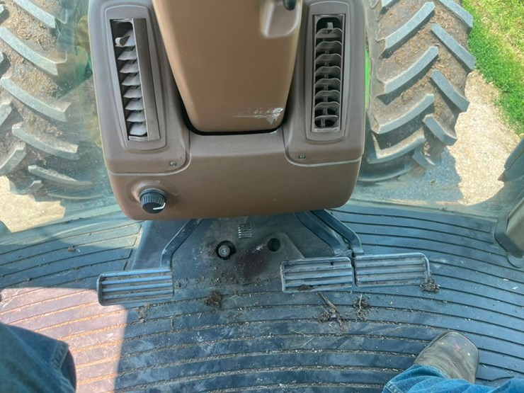 john-deere-8330-image-37