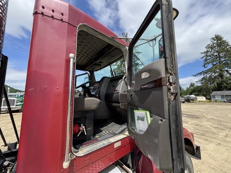 2010-kenworth-t800-image-26