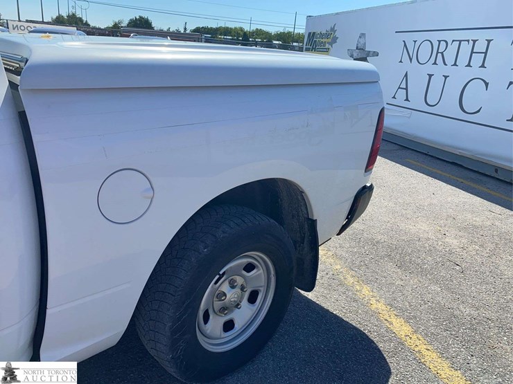 2016-dodge-1500-image-26