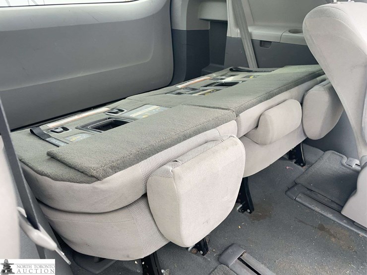 2016-toyota-sienna-image-20