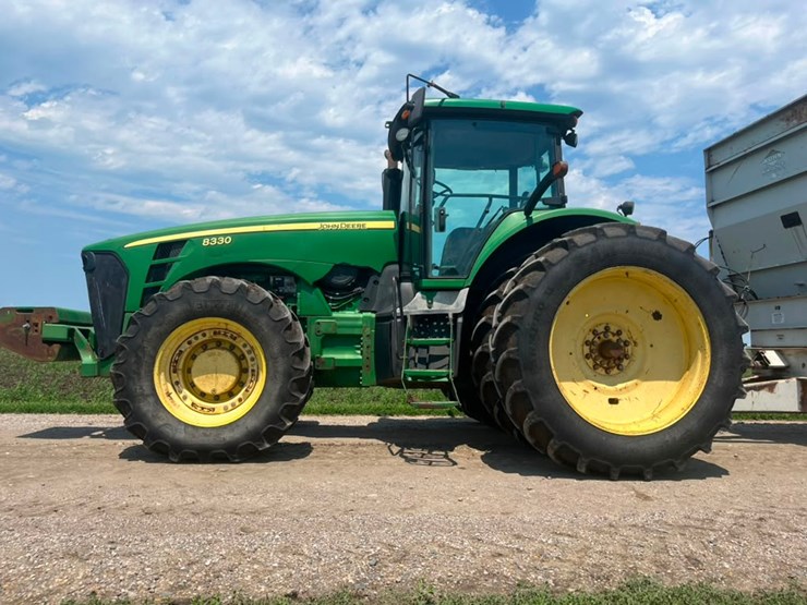 john-deere-8330-image-4