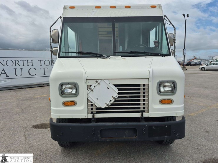 2009-ford-e-series-s/a-step-van-image-2