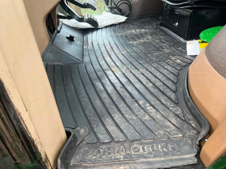 john-deere-8300-image-17