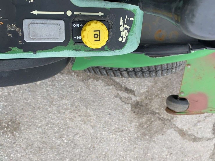 2010-john-deere-1445-image-13