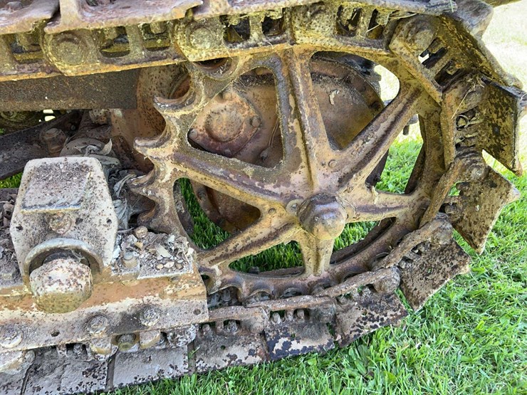 caterpillar-fifteen-image-34