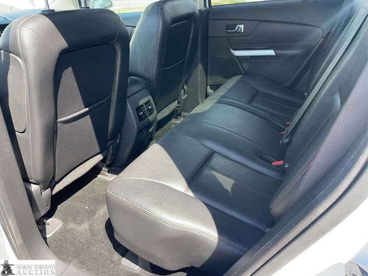 2013-ford-edge-image-17