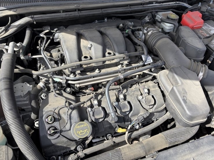 2017-ford-taurus-awd-sedan-image-11