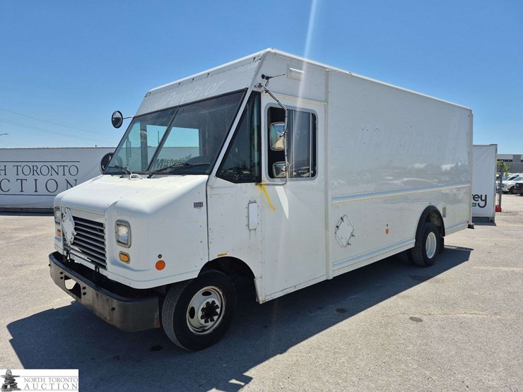 2013-ford-e-series-s/a-step-van-image-1