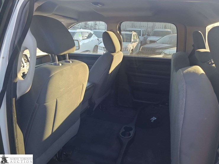 2015-dodge-3500-image-15