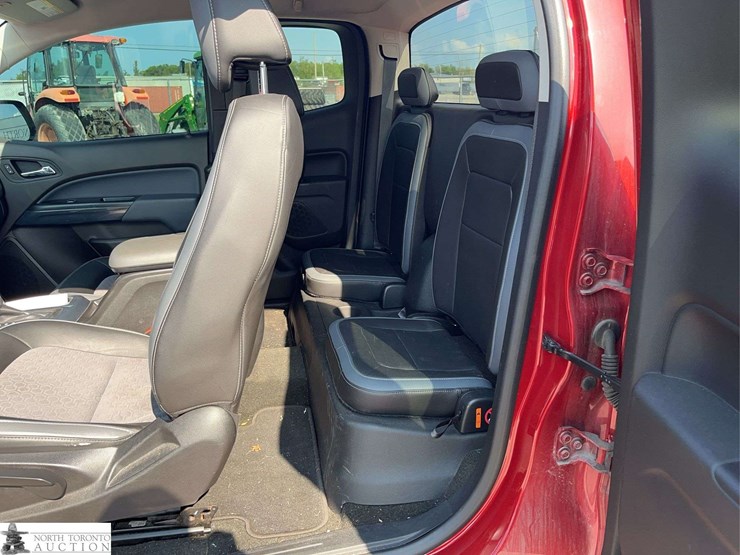 2015-chevrolet-colorado-image-15