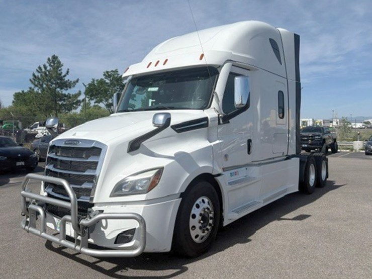 2021-freightliner-cascadia-126-image-2