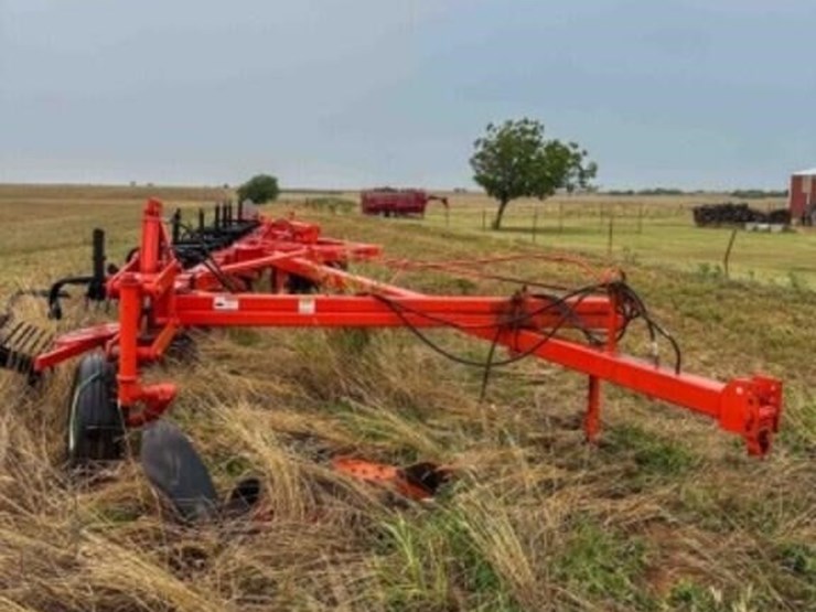 blanchat-12-bottom-plow-image-2