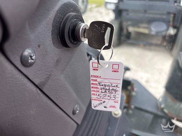 2017-madvac-lr50t-ride-on-litter-vacuum-image-78