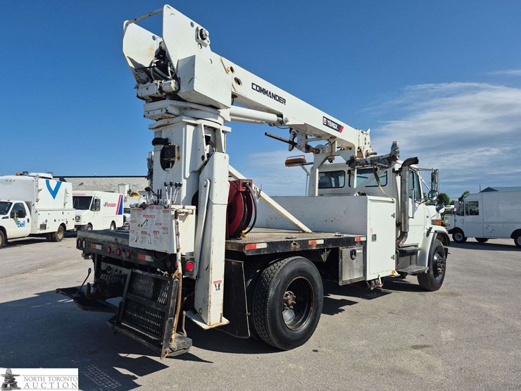 2002-freightliner-fl80-image-5