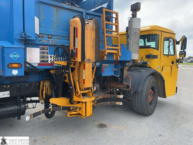 2018-mack-lr633-t/a-refuse-truck-image-26