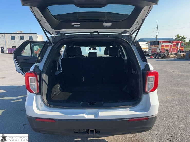 2022-ford-explorer-image-18