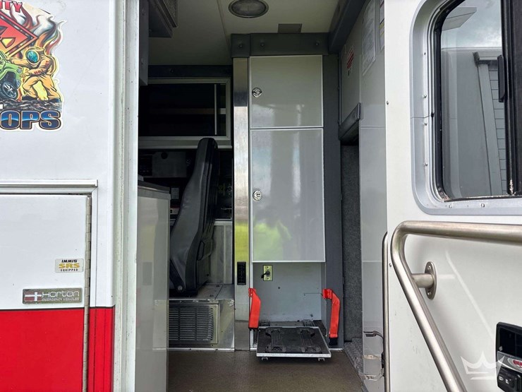 2014-international-durastar-4300-image-23