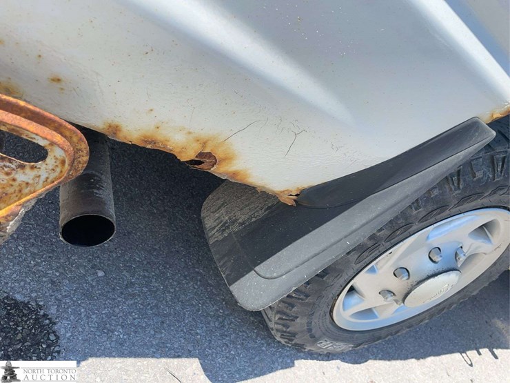 2012-ford-cargo-image-32