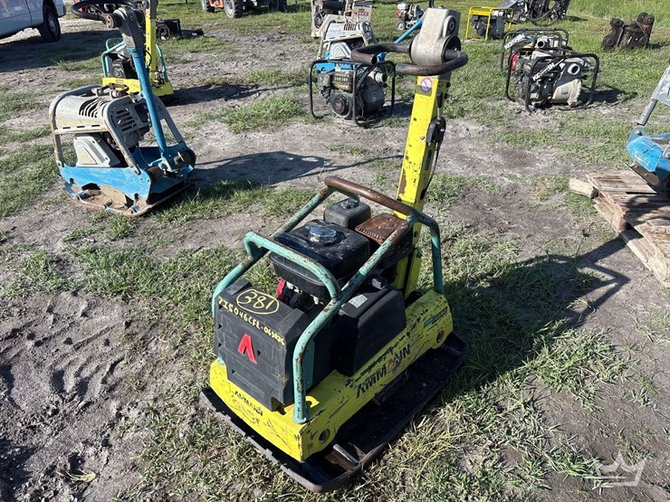 2022-ammann-apr-40-60-ho-vibratory-reversible-plate-compactor-image-1