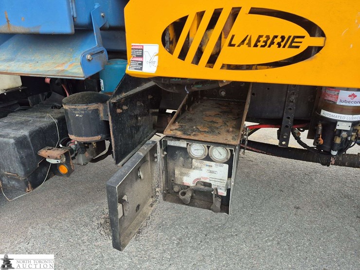 2018-mack-lr633-t/a-refuse-truck-image-25