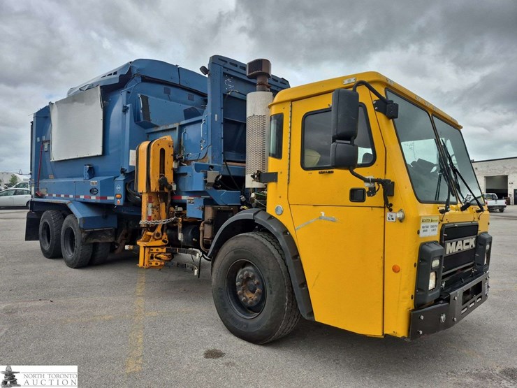 2018-mack-lr633-t/a-refuse-truck-image-3