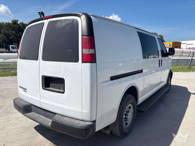 2014-chevrolet-express-2500-image-3