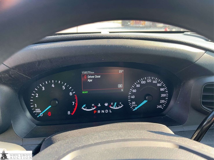2022-ford-explorer-image-11