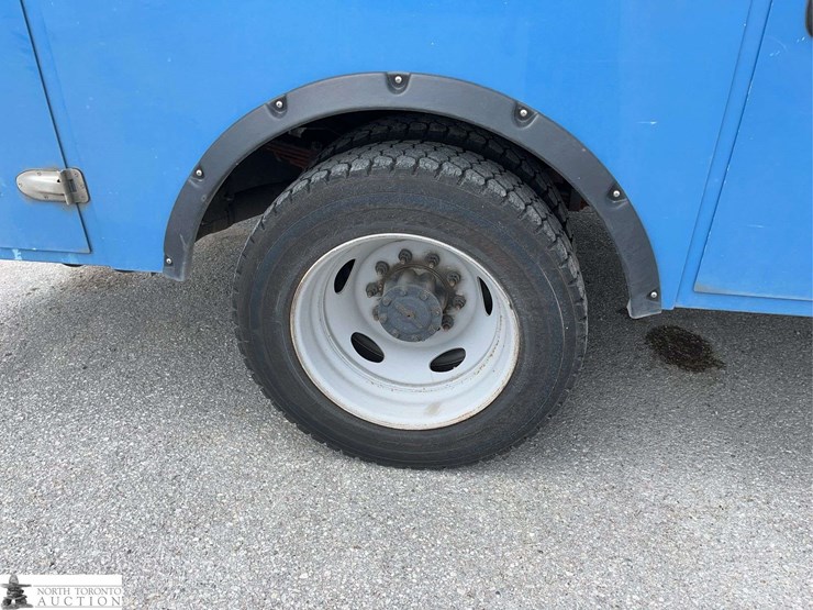 2017-ford-f550-image-29