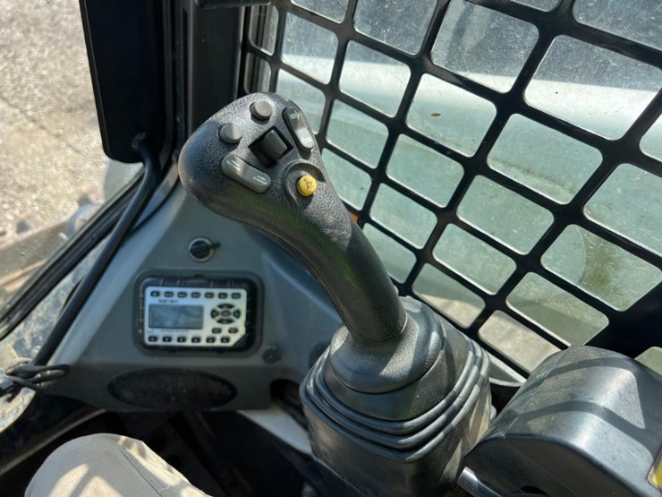 bobcat-t870-image-21