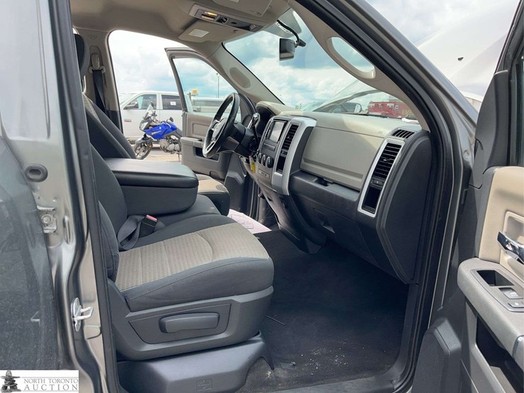 2012-dodge-1500-image-21